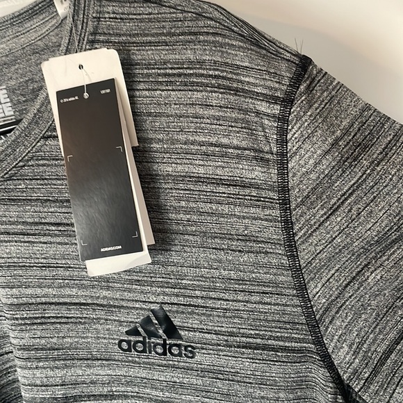 Adidas V-Neck Short Sleeve Grey Athletic T-Shirt - Size Large - Picture 2 of 4